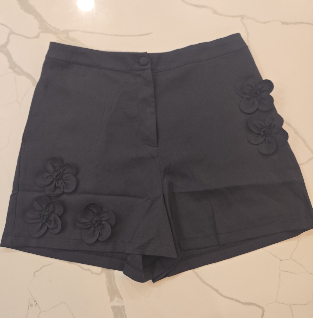 Milk & Honey Black High Waisted Floral Applique Glam Shorts Womens Size XL